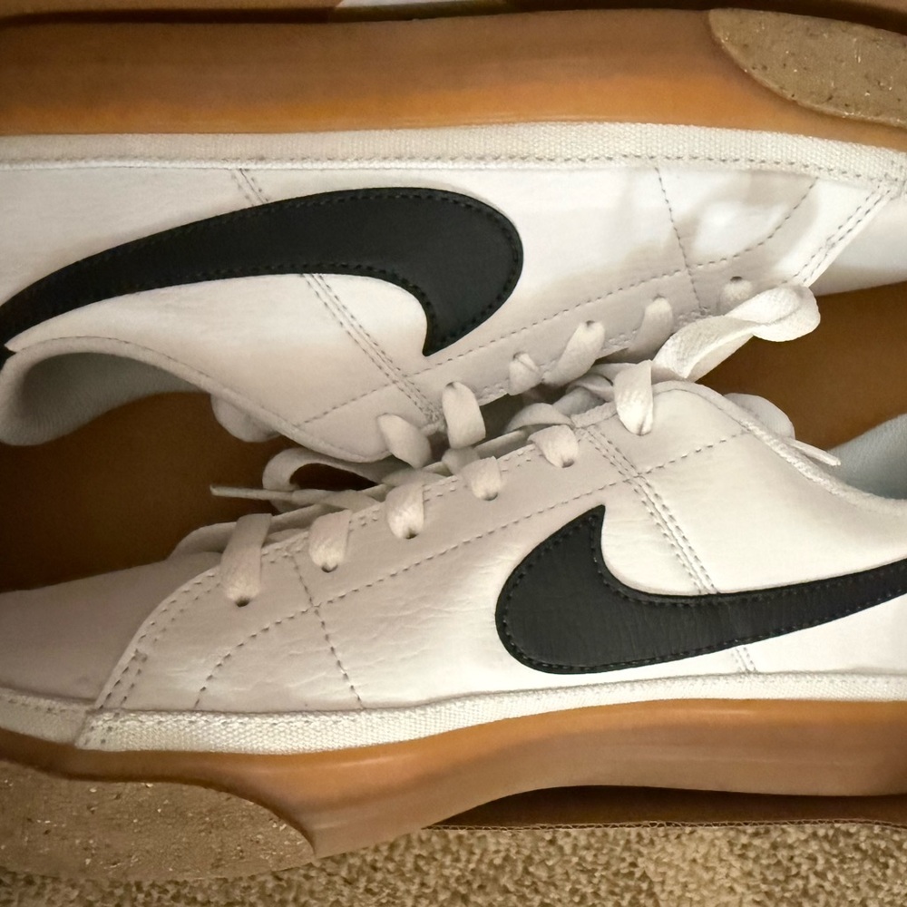 Nike Court Legacy NN in White and Anthracite